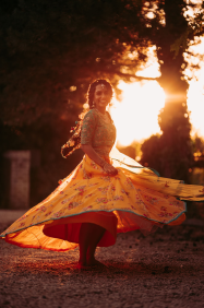 Photographer: @shiv_weddings 
Caterer: @tamutamu_uk
Decor: @occasions_by_plush
Makeup & Hair: @mish_mish_mua