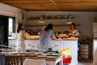 Liz Melvin Photography
To The Moon Bar and Events  (vintage tableware)
