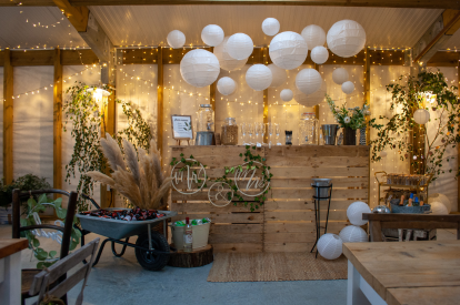 Pallet BAR, how lovely is this...