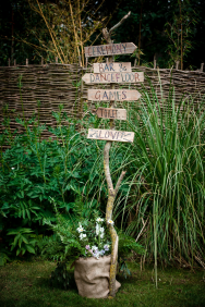 Rustic sign post 
Photo by Aimee Kirkham Oxford photography